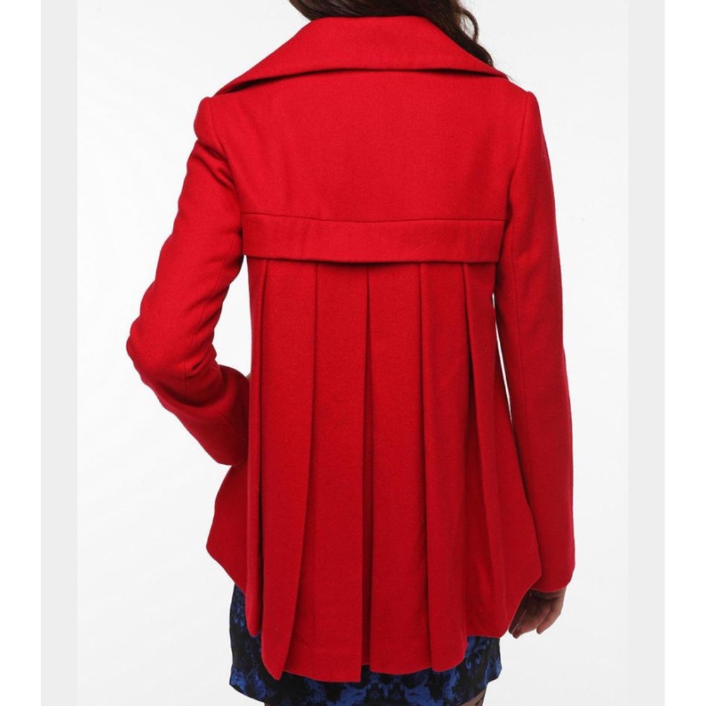 ✨❄️WINTER SALE❄️✨Pleated back peacoat